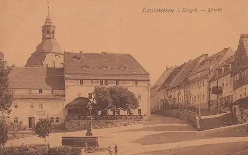 (107870) AK Lauenstein, Altenberg, Hotel Goldner Löwe, Markt, Falknerbrunnen, vo