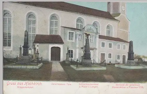 (104713) AK Gruss aus Hochkirch, Denkmäler an der Kirche, 1905, gel. Bahnpost 19