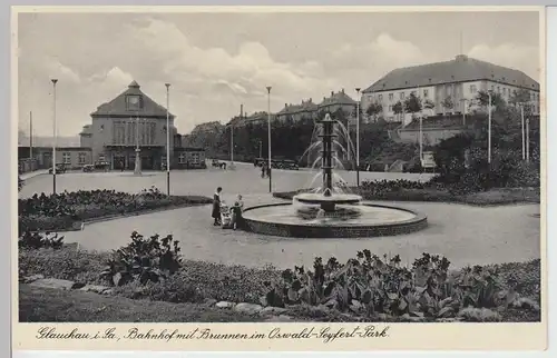 (101191) AK Glauchau, Sachsen, Bahnhof, Brunnen 1938