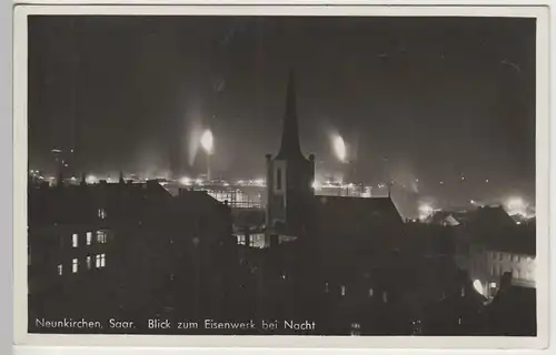(81830) Foto AK Neunkirchen, Blick zum Eisenwerk bei Nacht, vor 1945