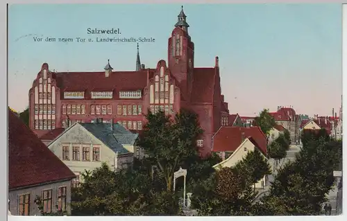 (88471) AK Salzwedel, Landwirtschaftsschule, leuchtende Fenster, 1923