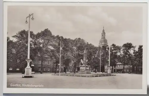 (85395) Foto AK Genthin, Hindenburgplatz, vor 1945