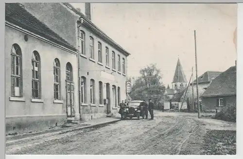 (71140) AK Athensleben, Straßenpartie mit Blick zur Kirche, vor 1945