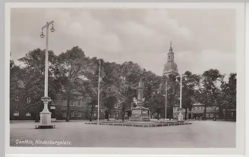 (110241) Foto AK Genthin, Hindenburgplatz, vor 1945