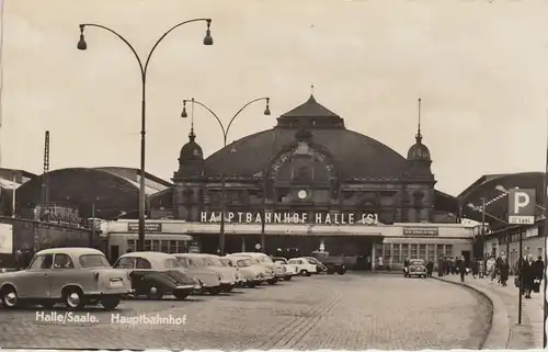 (107955) Foto AK Halle, Saale, Hauptbahnhof, Parkplatz 1966