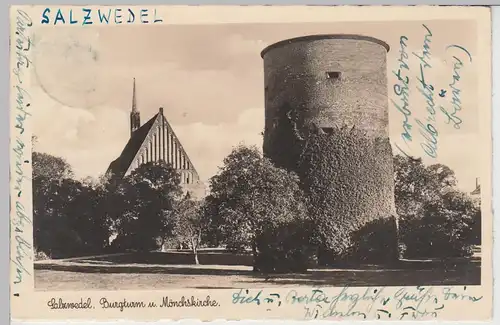 (106407) Foto AK Salzwedel, Burgturm u. Mönchskirche, 1940