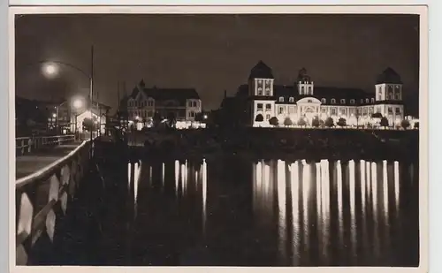 (103051) Foto AK Ostseebad Binz, Blick zum Kurhaus bei Nacht, 1930