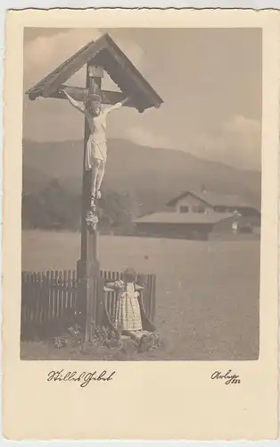 (44304) Foto AK Mädchen am Wegekreuz -Stilles Gebet-, 1934
