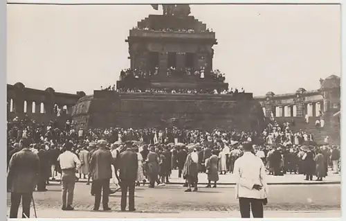 (20598) Foto AK Koblenz, Menschenmenge am Deutschen Eck, vor 1945