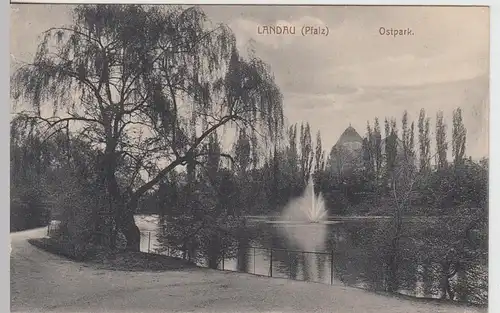 (109785) AK Landau, Pfalz, Ostpark, Teich, vor 1945