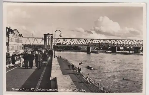 (108608) Foto AK Neuwied am Rhein, Deichpromenade mit neuer Brücke, 1940