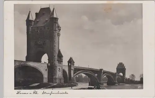 (106703) Foto AK Worms, Straßenbrücke, 1940