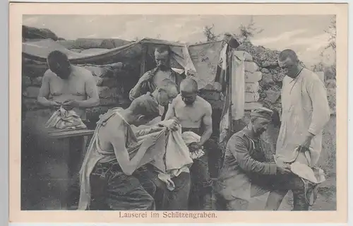 (113955) AK 1. WK, Soldaten, Lauserei im Schützengraben, Feldpost 1915