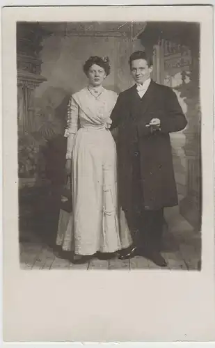 (73273) orig. Foto Kabinettfoto junges Paar 1911