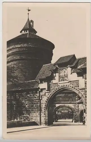 (72920) Foto AK Nürnberg, Spittlertor mit Spittlertorturm 1957