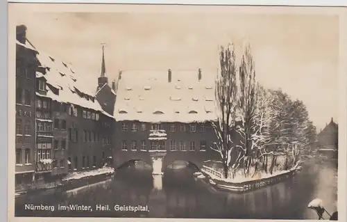 (107500) Foto AK Nürnberg, Heil. Geistspital im Winter, vor 1945