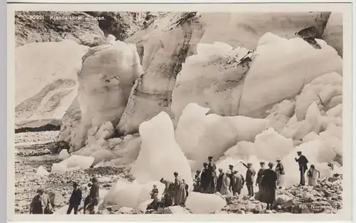 (37874) Foto AK Loen, Personen am Fjord Kjendalsbrae, vor 1945