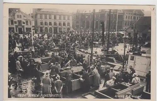 (105476) Foto AK Bergen, Fisketorvet, 1941