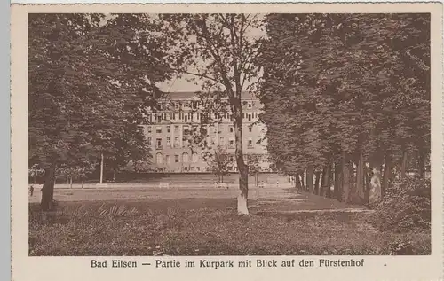 (74004) AK Bad Eilsen, Partie im Kurpark mit Blick auf Fürstenhof, vor 1945