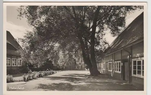 (71067) Foto AK Bückeburg, Landfrauen- und Webschule, Hofeinfahrt 1962