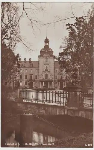 (105015) Foto AK Bückeburg, Schloss Vorderansicht, 1920er