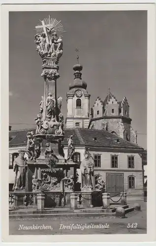 (17928) Foto AK Neunkirchen (Österreich), Dreifaltigkeitssäule 1940