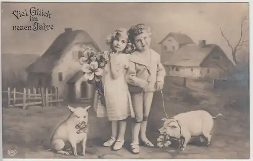 (113871) Foto AK Neujahr, Kinder mit Schweinen, Klee 1908