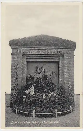 (21248) AK Kleve, N.-W., Relief am Ehrenfriedhof, vor 1945