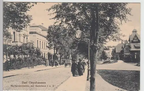 (105823) AK Bad Oeynhausen, Herforderstraße mit Badehaus I und II, 1912