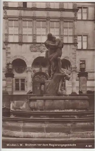 (104974) Foto AK Minden i.W., Brunnen vor dem Regierungsgebäude, 1920er