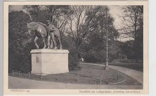 (104121) AK Münster i.W., Standbild am Ludgeriplatz, Ackerbau, 1920er