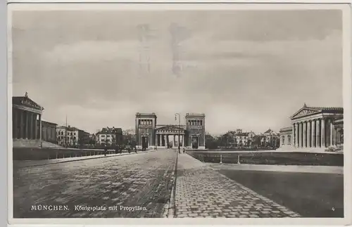 (79647) Foto AK München, Königsplatz mit Propyläen, 1930