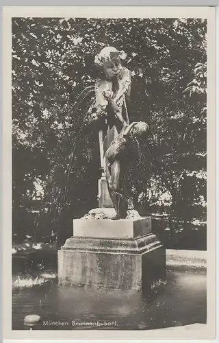 (69441) Foto AK München, Brunnenbuberl, vor 1945