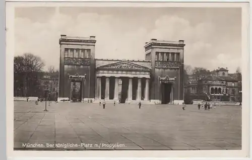 (39706) Foto AK München, Königlicher Platz mit Propyläen 1941