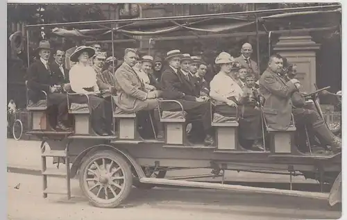 (32709) Foto AK München, Fremdenrundfahrt auf Omnibus, vor 1945