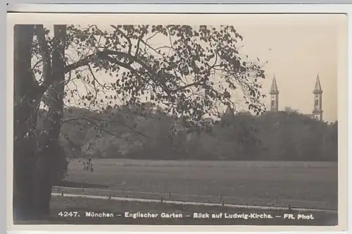 (20914) Foto AK München, Engl. Garten, Ludwigskirche, vor 1945
