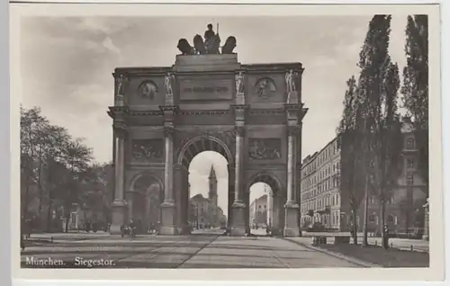 (20500) Foto AK München, Siegestor, vor 1945