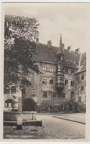 (17680) Foto AK München, Alter Hof, Brunnen, vor 1945