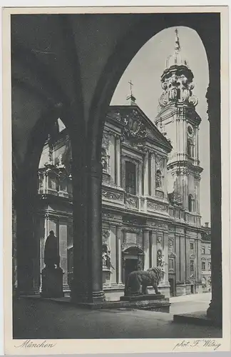 (107073) AK München, Theatinerkirche, Blick von Feldherrnhalle, Feldpost 1942