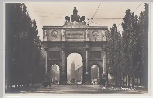 (101308) Foto AK München, Siegestor, Straßenbahn, vor 1945