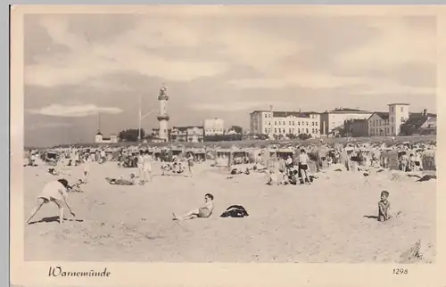 (85697) Foto AK Warnemünde, Strand, Leuchtturm 1959