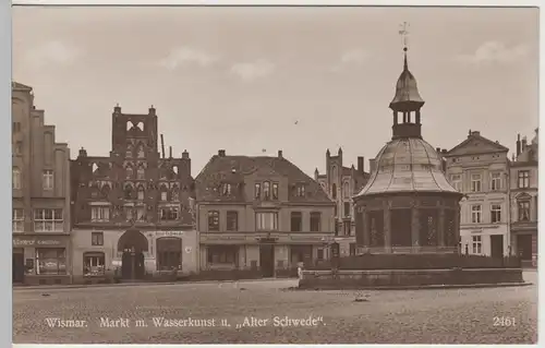 (77478) Foto AK Wismar, Markt m. Wasserkunst u. "Alter Schwede", vor 1945