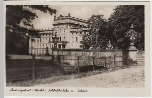 (14753) Foto AK Ludwigslust, Schloss, Brücke