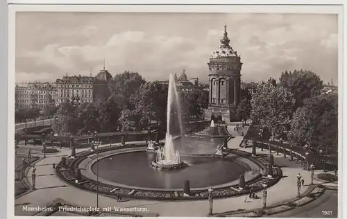 (101334) Foto AK Mannheim, Wasserturm, Friedrichsplatz, Fontäne, vor 1945