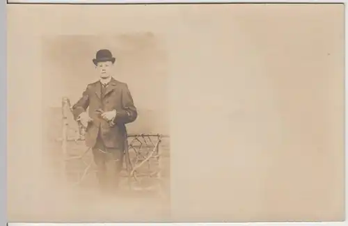 (9481) Foto AK Junger Mann mit Schirm und Melone, bis um 1905
