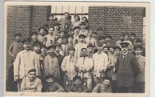 (84360) orig. Foto Bergleute mit Grubenlampen, Gruppenbild, vor 1945