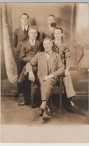 (81249) orig. Foto Fünf junge Männer posieren in Amerika, vor 1945
