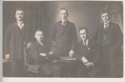 (81021) orig. Foto Gruppenbild, junge Männer, Kabinettfoto 1921