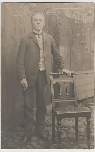 (73235) orig. Foto junger Mann mit Zigarette, Sonderburg 1908