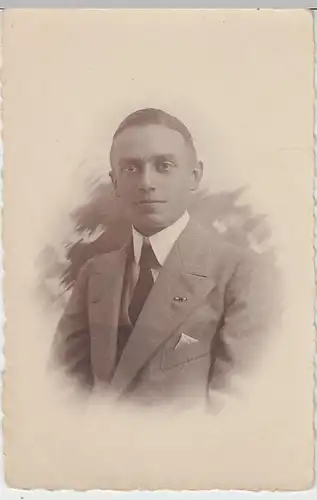 (39105) Foto AK Porträt junger Mann 1920er